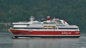 MS Bergensfjord på vei inn til Bergen (foto: Â©otoerres)