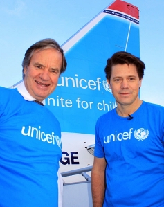Norwegian-sjef Bjørn Kjos og UNICEF -Norges generalsekretær  Bernt G. Apeland (Norwegian)