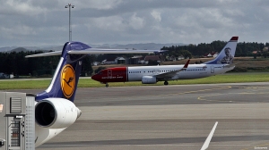 Lufthansa og  Norwegian på Stavanger lufthavn Sola (arkivbilde: otoerres) 
