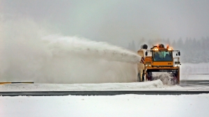 Oslo Lufthavn har forberedt seg godt på vinterens første store snøfall (bilde Oslo Lufthavn)