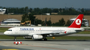 Turkish Airlines Airbus A 320 på flygplatsen i Prag (foto: Â©otoerres)
