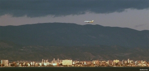 Inn for landing på El Altet-flyplassen utenfor Alicante (Â©otoerres)