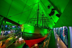 Den 17. mars lyses Polarskipet Fram på Frammuseet i Oslo opp i grønt i anledning St. Patrick's Day. (Foto:Tourism Ireland/Lena Saugen) 